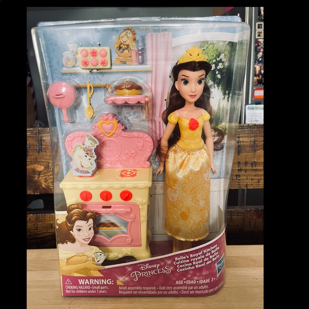 NIB Disney’s Belle Royal Kitchen set